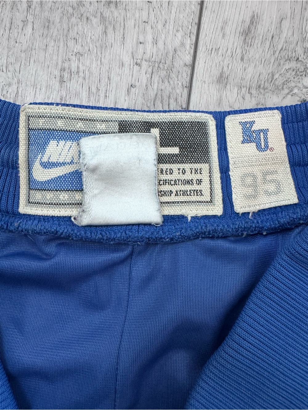 Vintage 1995 Nike Kansas Jayhawks Basketball Shorts Mesh Mens XL KU 34 FLAW - Picture 4 of 8